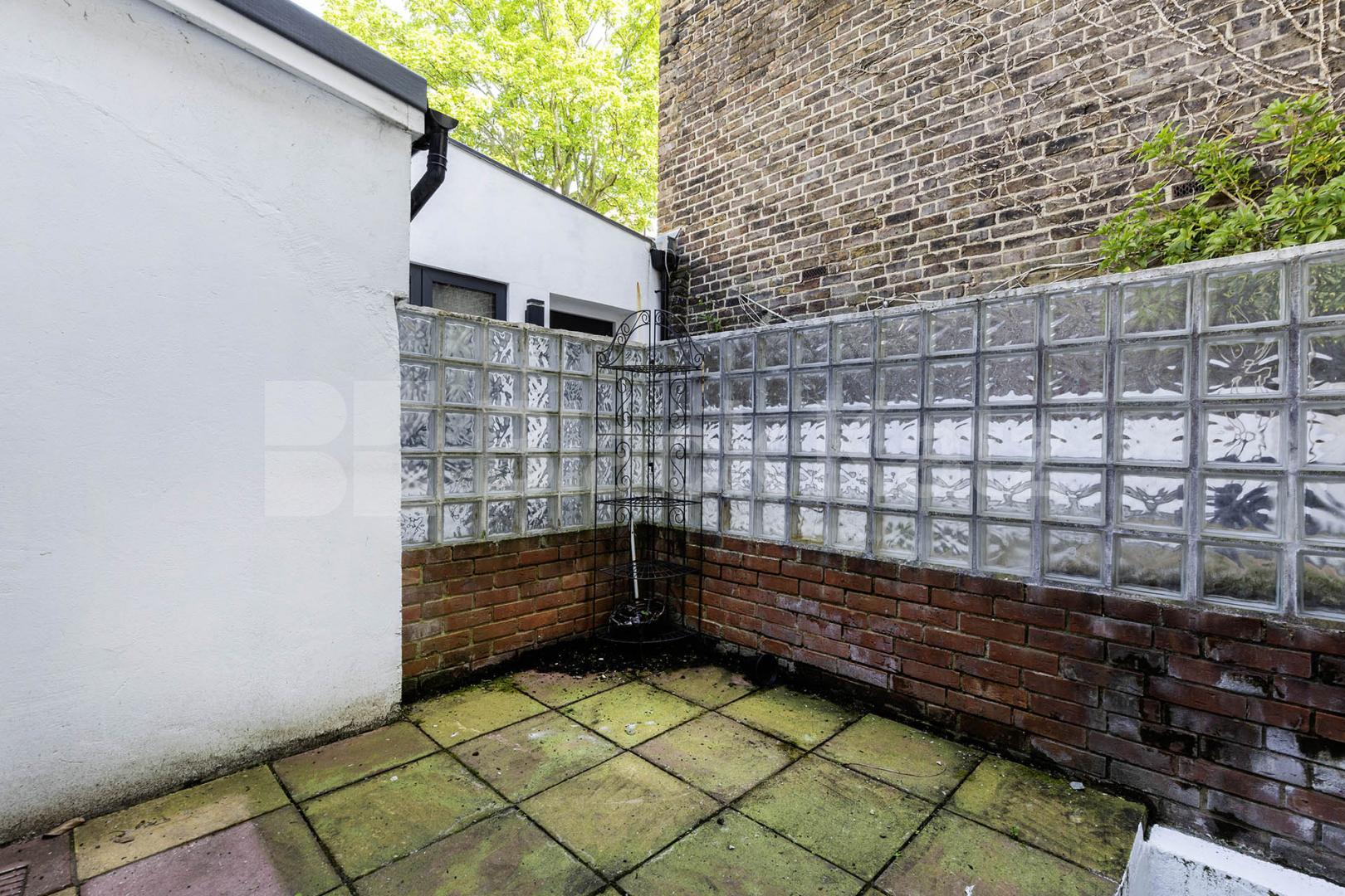 Rent includes gas electric & water - mins to tube and shops   Parkway, Camden / Regents Park